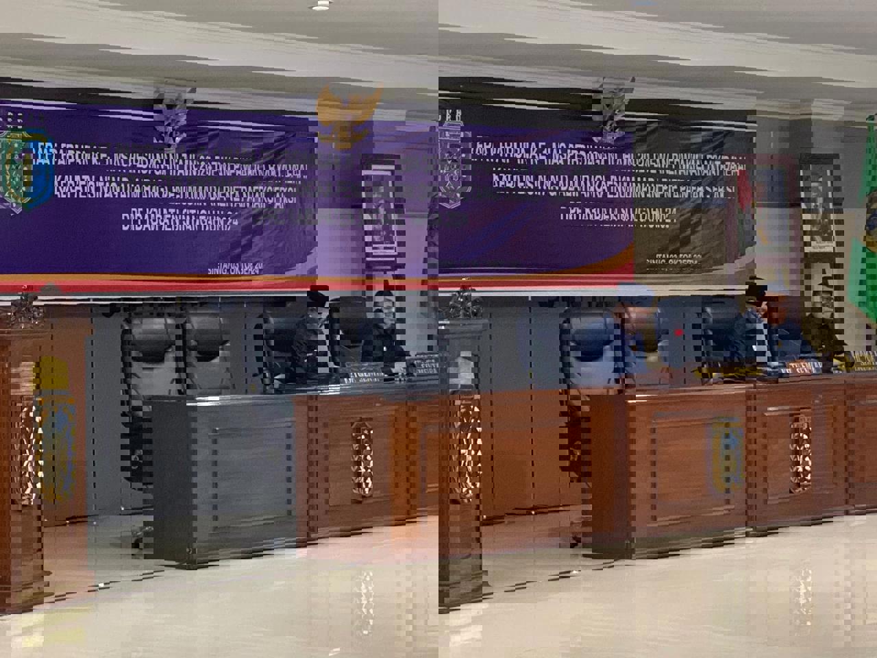 Dewan Perwakilan Rakyat Daerah (DPRD) Kabupaten Sintang, Kalimantan Barat menggelar Rapat Paripurna Ke-2 Masa Persidangan III Tahun 2024 untuk mengumumkan Pimpinan DPRD Kabupaten Sintang Masa Jabatan 2024 – 2029, Kamis, 3 Oktober 2024. Rapat paripurna dipimpin oleh Ketua DPRD Kabupaten Sintang Sementara, Indra Subekti, didampingi oleh Wakil Ketua, Yohanes Rumpak.