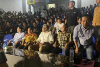 Anggota Dewan Perwakilan Rakyat Daerah (DPRD) Kabupaten Sintang, Nekodimus menyaksikan langsung kegiatan kegiatan Rembuk Pemuda bersama seluruh pasangan calon bupati dan wakil bupati Sintang di Gedung Seni, Komplek Stadion Baning, Senin 28 Oktober 2024 malam.